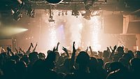 Silent Disco - Hypo Vorarlberg Tanzende Menschen